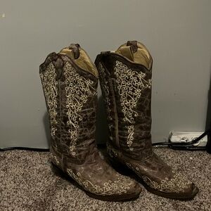 Corral boots size 8 women’s only wear a few time. Nothing wrong with them